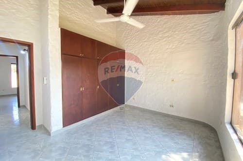 Alquilo casa zona yacth