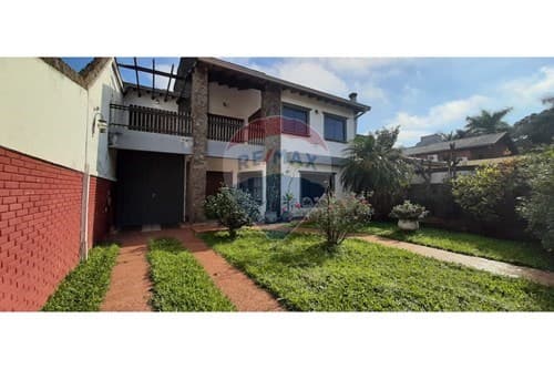 Amplia Vivienda en Venta en Encarnación — foto 1