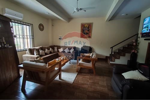 Casa con piscina en limpio, foto 5