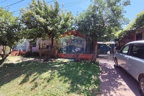 Casa con salones comerciales - Renta activa