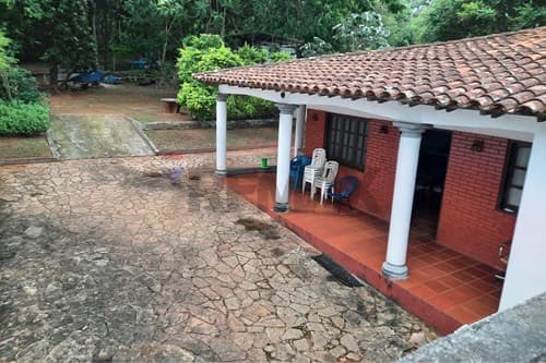 Casa sobre asfalto en caacupe — foto 4
