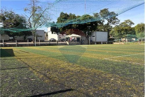 Alquilo salon comercial 150 mts2 Luque