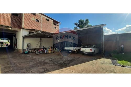 En Venta Salón comercial con Vivienda y Depósitos — foto 4