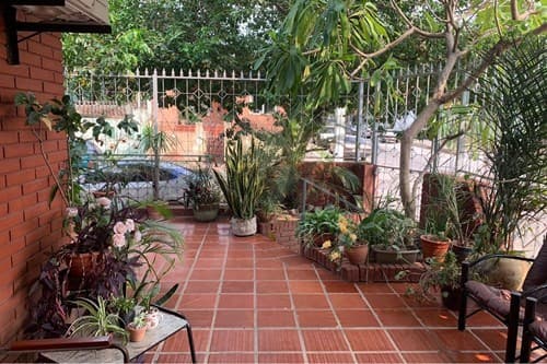 Casa en esquina con dpto independiente en Sajonia — foto 2