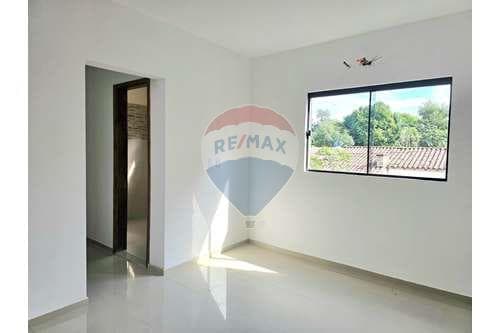 "Dúplex Moderno en Luque: Inversión Perfecta" — foto 2