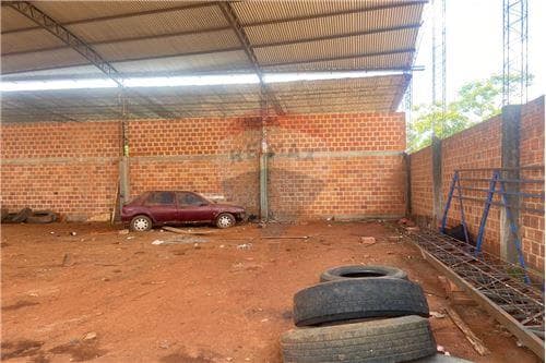 Vendo dos terrenos juntos con tinglado en capiata