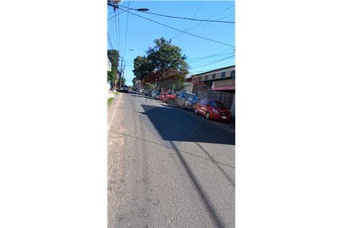 Vendo amplio salon comercial Ñemby s/ asfalto