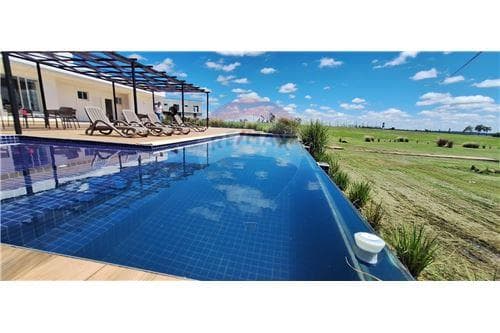 A la venta terreno en barrio cerrado paraqvaria