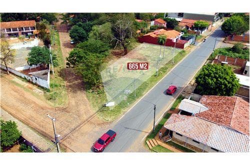 Terreno en esquina con 50 metros sobre asfalto — foto 2