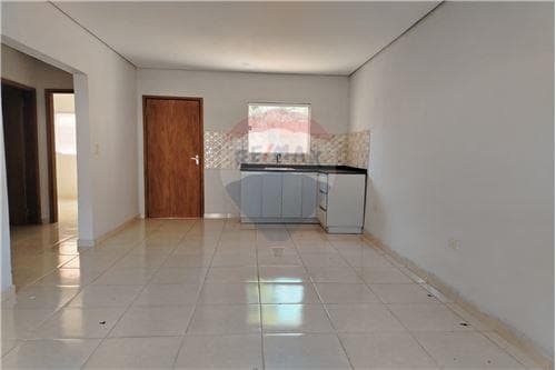 Casa en condominio seguro, isla bogado Luque
