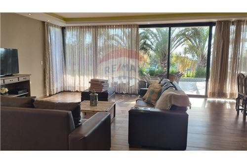 Hermosa Residencia en club de Campo Agua Vista