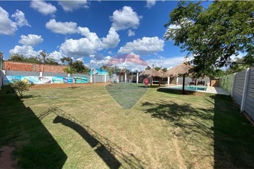 "Quinta en Paraguay: Retiro Moderno y Acogedor" — foto 3