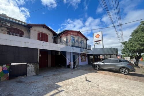 Vendo 3 salones comerciales con 6 departamentos