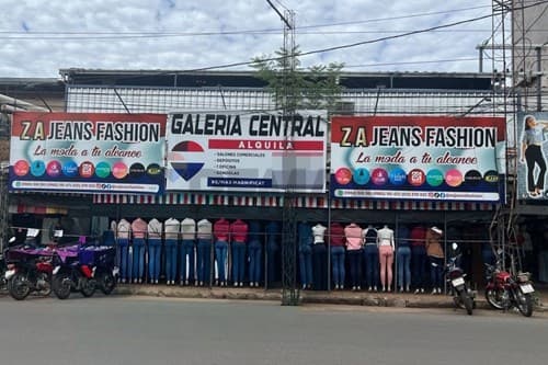 Alquilo salon comercial en galeria central