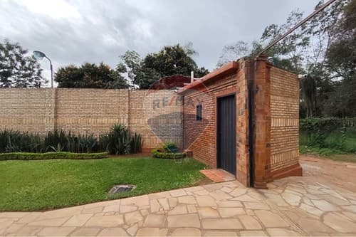 Casa con piscina en limpio, foto 2