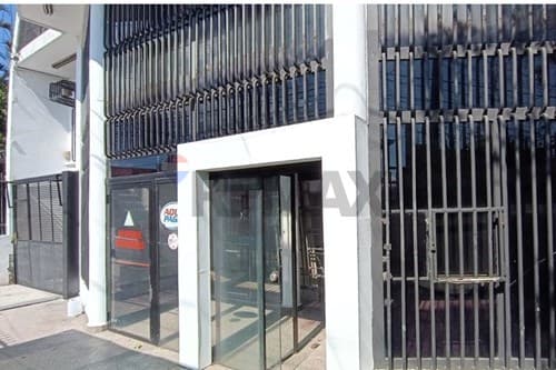 Local comercial con Entrepiso sobre Acceso Sur, foto 5