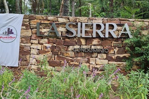 Terreno en barrio La Sierra en San Bernardino