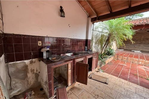 En venta - casa a refaccionar en Lambaré — foto 2