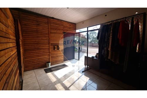 Vendo salón comercial con casa en Hernandarias