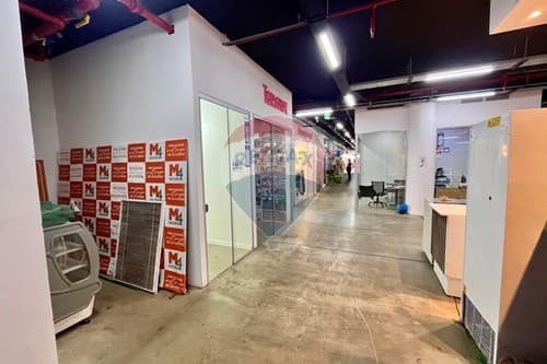 Vendo local comercial en Galería M4