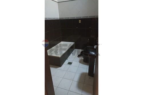 Casa con piscina en lambare — foto principal