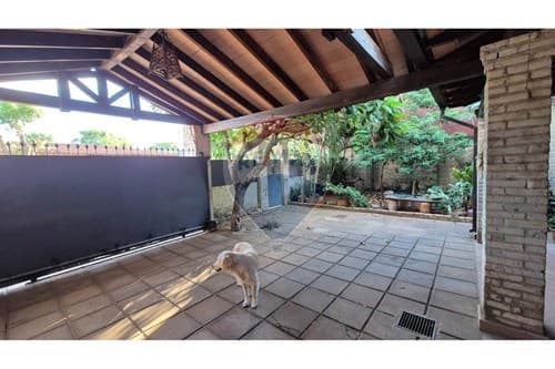 Gran Oportunidad en Luque – Amplia Casa Familiar