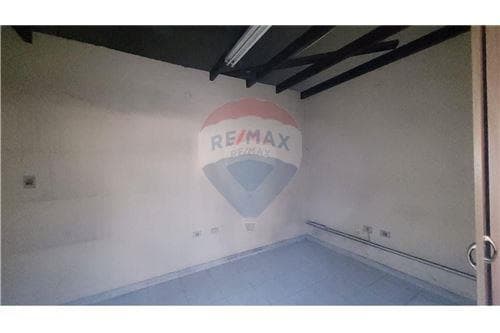 Local comercial sobre alberdi c/ gral diaz — foto 4