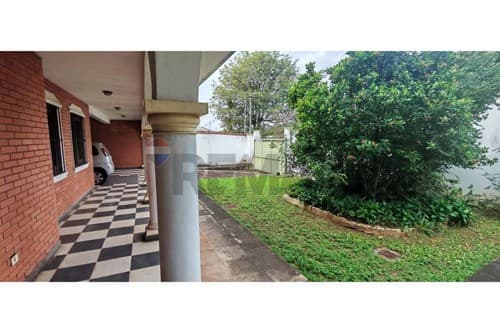 Residencia Clásica en Bella Vista — foto principal