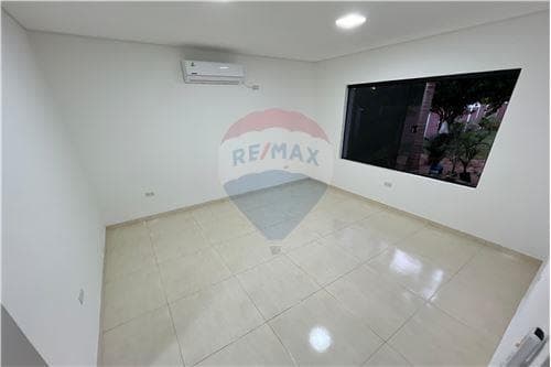 Casa quinta con pileta en venta