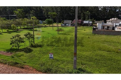 "Terreno en Euro Parque: ¡Inversión Inmejorable!"