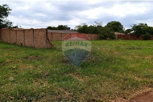 "Terreno Ideal: ¡800m² de Oportunidad!"