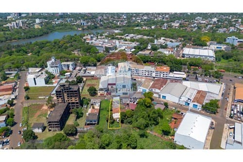 Casa en Alto Paraná, CDE: Tranquilidad y Acceso — foto 3
