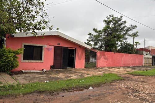 Vendo casa con terreno en Lambaré