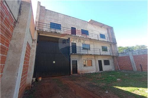 En alquiler amplio deposito a estrenar lambare