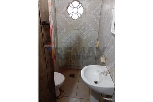 ¡Casa en Luque; amplio terreno!
