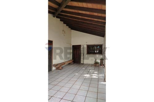 Venta casa c/salon en esquina 997m²