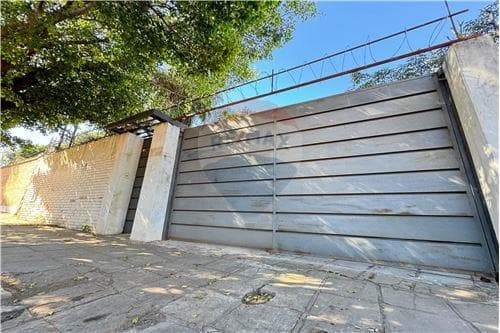 Amplia casa con piscina en lambare — foto 4