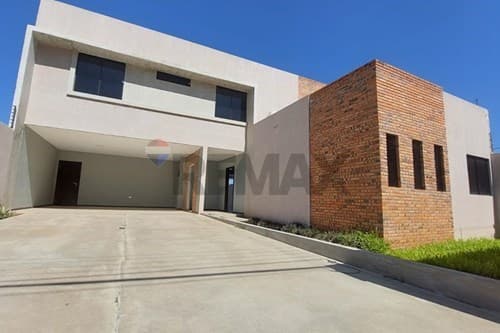 En venta casa en Luque — foto 1