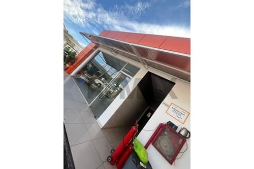 Local comercial en estratégica ubicación — foto 2
