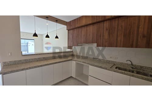 VENDO dúplex a dos cuadras de Avda. del Yacht