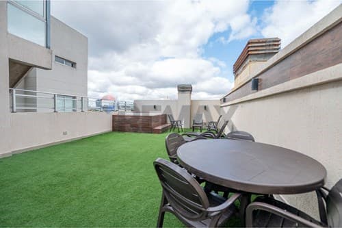 En venta amplio departamento zona shopping