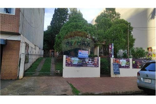 Vendo casa en centro de Encarnación