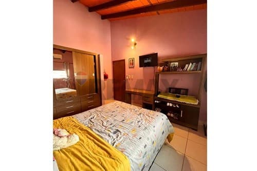 Casa con piscina en Lambaré