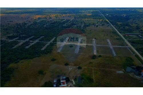 De amplio terreno en jose falcon — foto 4