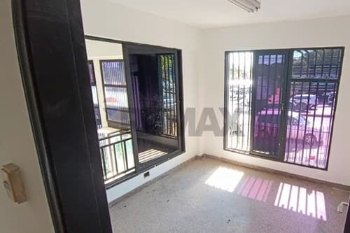 Local comercial con Entrepiso sobre Acceso Sur, foto 1