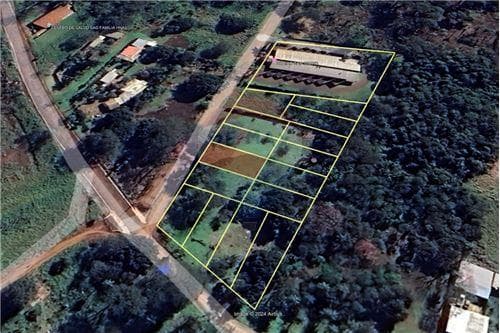 Amplio lote a pasos del circuito comercial - venta