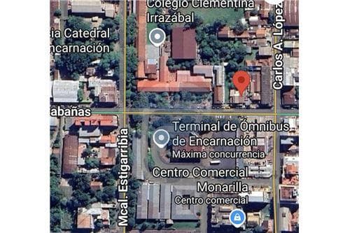 Casa con locales comerciales en venta!!