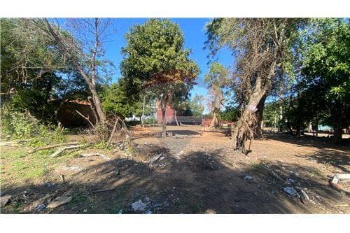 Terreno en esquina sobre calle empedrada — foto 2
