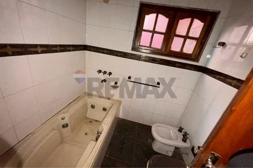 Venta casa colonial, Fernando de la Mora-sur