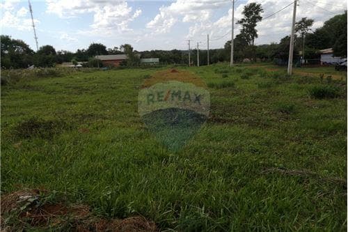 Amplio terreno en esquina de calle a calle — foto 2